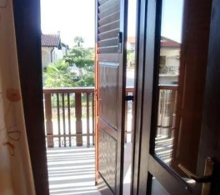 Apartment Grosse In Novigrad Mit Schoenem Garten *