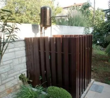 Grosse In Novigrad Mit Schoenem Garten Apartment Karpinjan
