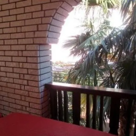 Grosse In Novigrad Mit Schoenem Garten