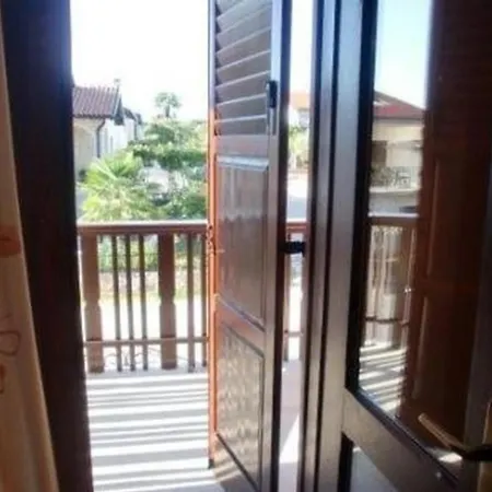 Grosse In Novigrad Mit Schoenem Garten